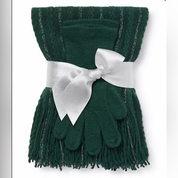 NEW YORK & COMPANY 2-PIECE CABLE KNIT SCARF & GLOVES - GREEN (NEW WITH TAGS) - Picture 1 of 3